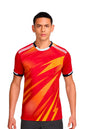 Homme portant le maillot t-shirt de football Kanya orange à motifs graphiques, vue de face