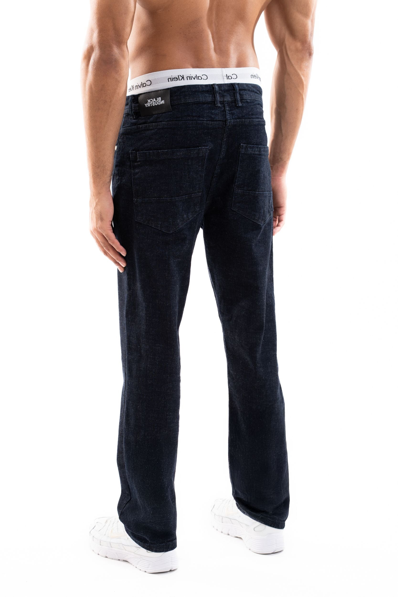 Jean slim homme BI 208 noir, vue de profil – STYCLOV