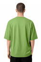Homme portant le T-shirt OKEN Oversize 230 GSM, plusieurs coloris disponibles, STYCLOV, au style streetwear moderne.