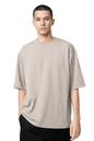 Homme portant le T-shirt OKEN Oversize 230 GSM, plusieurs coloris disponibles, STYCLOV, au style streetwear moderne.