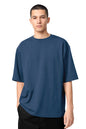 Homme portant le T-shirt OKEN Oversize 230 GSM, plusieurs coloris disponibles, STYCLOV, au style streetwear moderne.