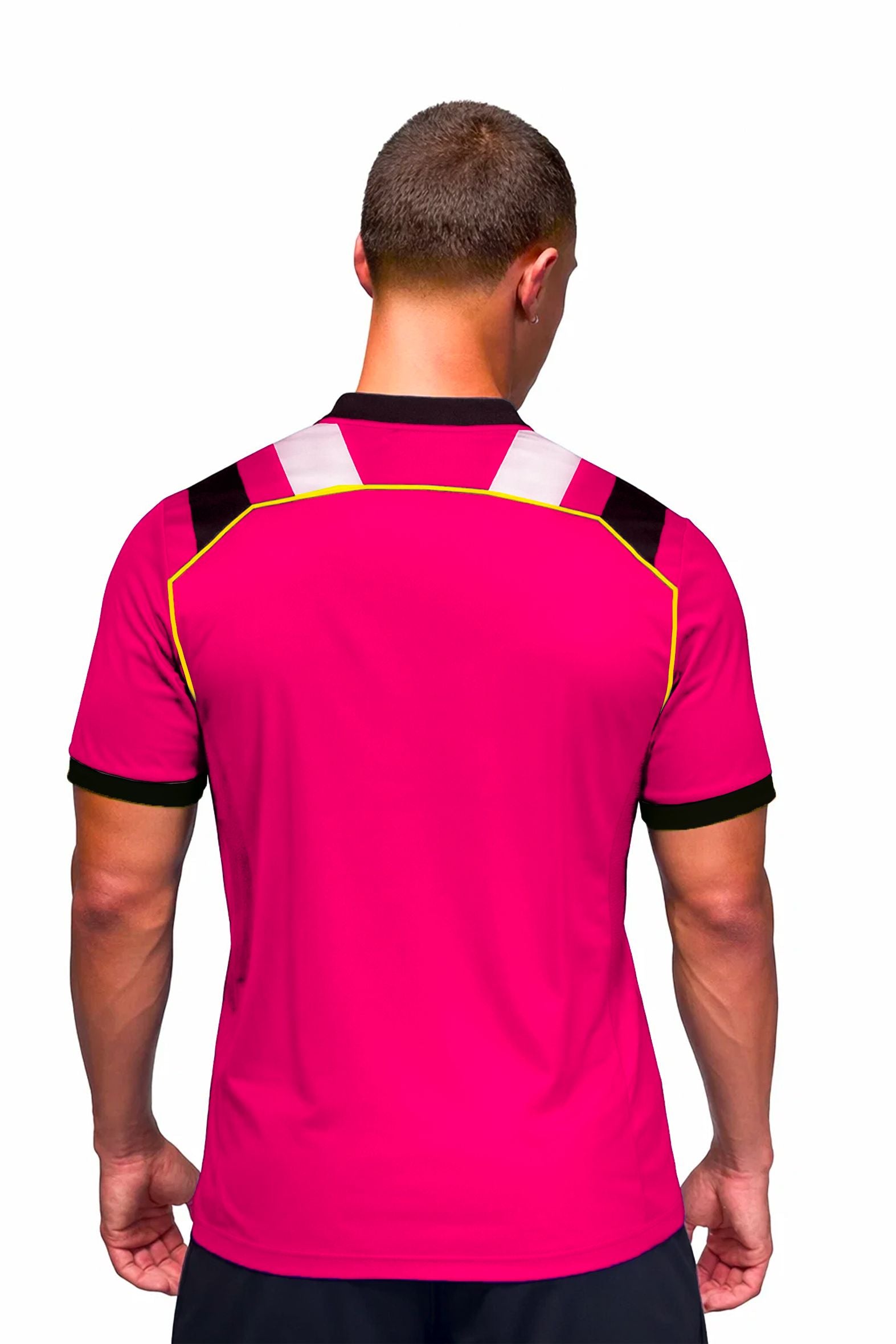 Homme portant le maillot t-shirt de football DAO rose à motifs graphiques, vue de dos