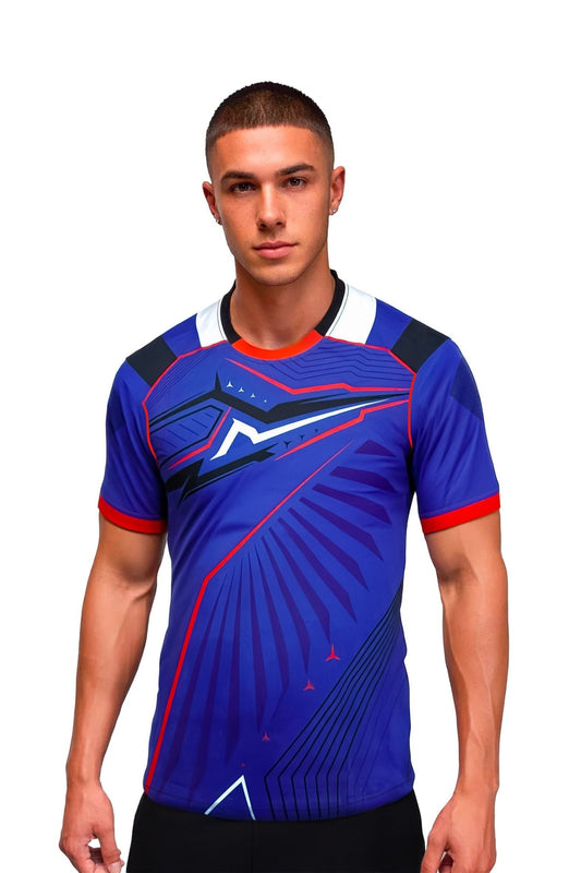 Homme portant le maillot t-shirt de football DAO bleu à motifs graphiques, vue de face